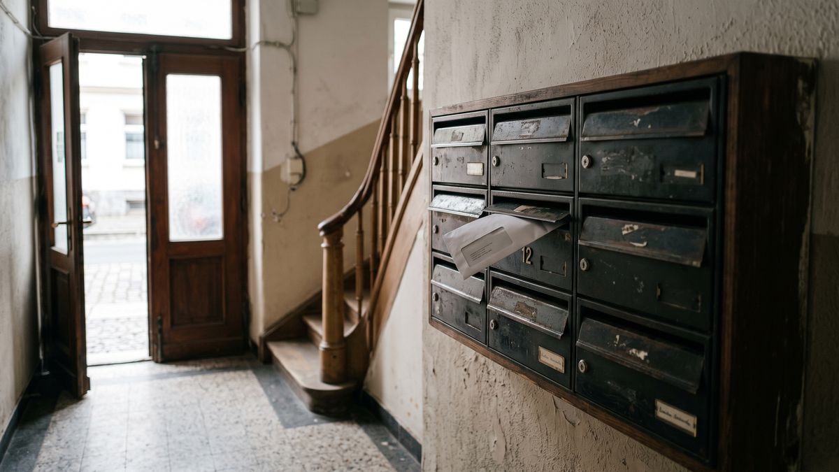 Briefkastenanlage in einem Mehrfamilienhaus